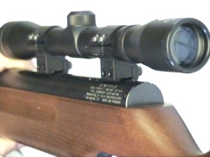 Zielfernrohr auf Luftgewehr Weihrauch HW35