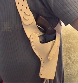 Schulterholster aus Leder f�r Revolver
