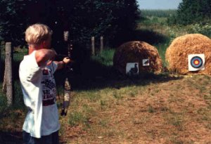Bogenschie�en beim Dorffest